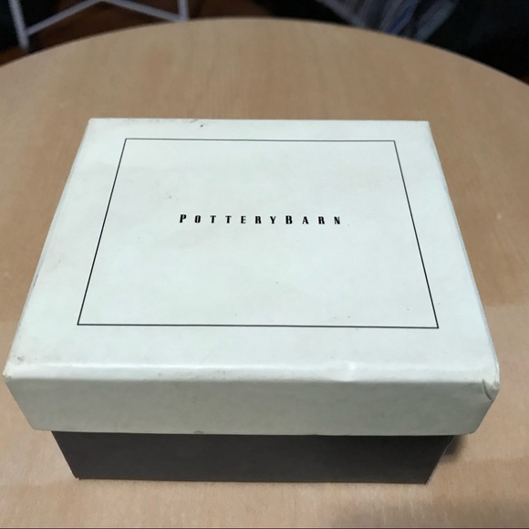 Monogrammed bottle stoppers. - Picture 5 of 5